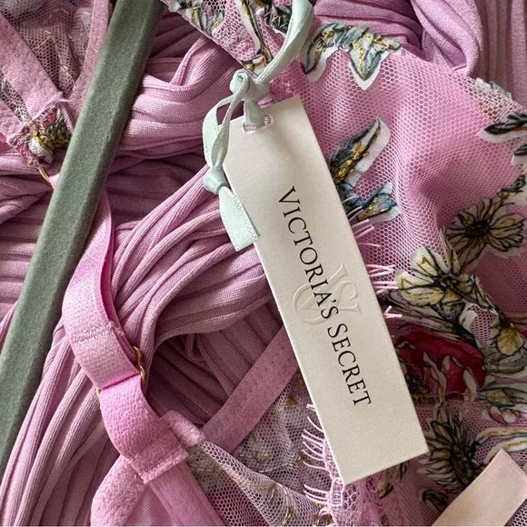 Victoria's Secret Pink Lace Floral Top - Picture 4 of 4